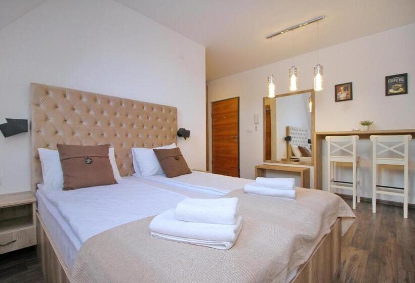 استودیوی استاندارد, All Seasons Residence