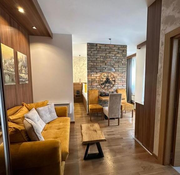 استودیوی لوکس, All Seasons Residence