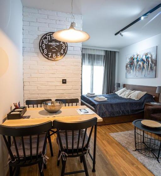 استودیوی لوکس, All Seasons Residence
