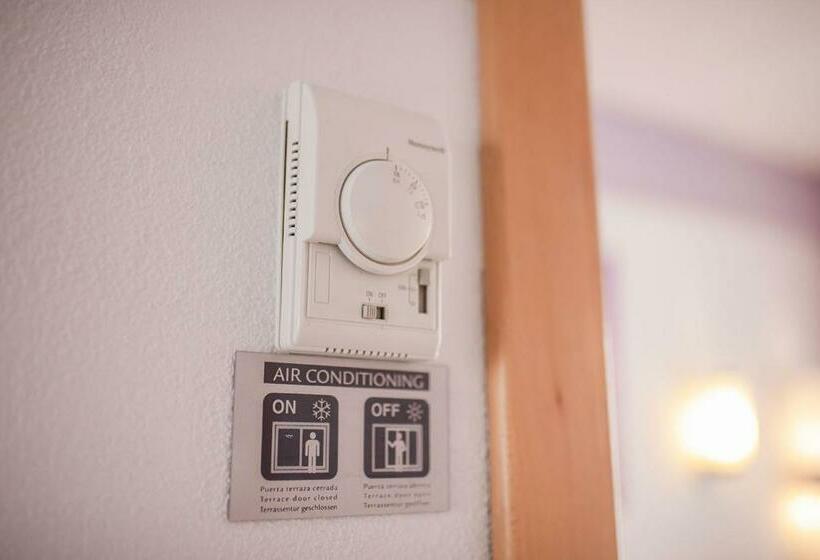 Quarto Triplo Estandar com Sacada, Servatur Don Miguel - Adults Only