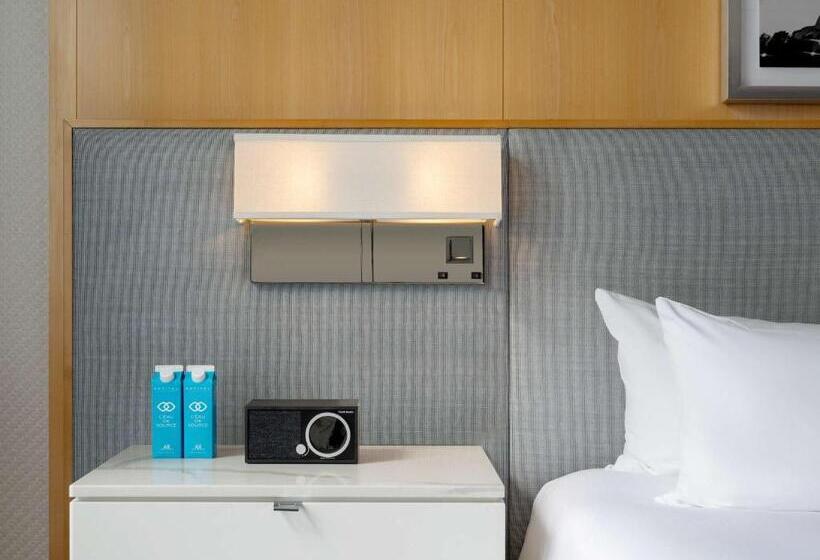 חדר סופריור עם מיטת קינג, Sofitel Chicago Magnificent Mile