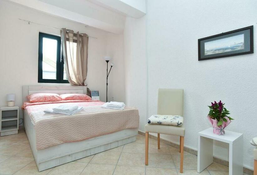 آپارتمان 2 خوابه, Klaris Guest House