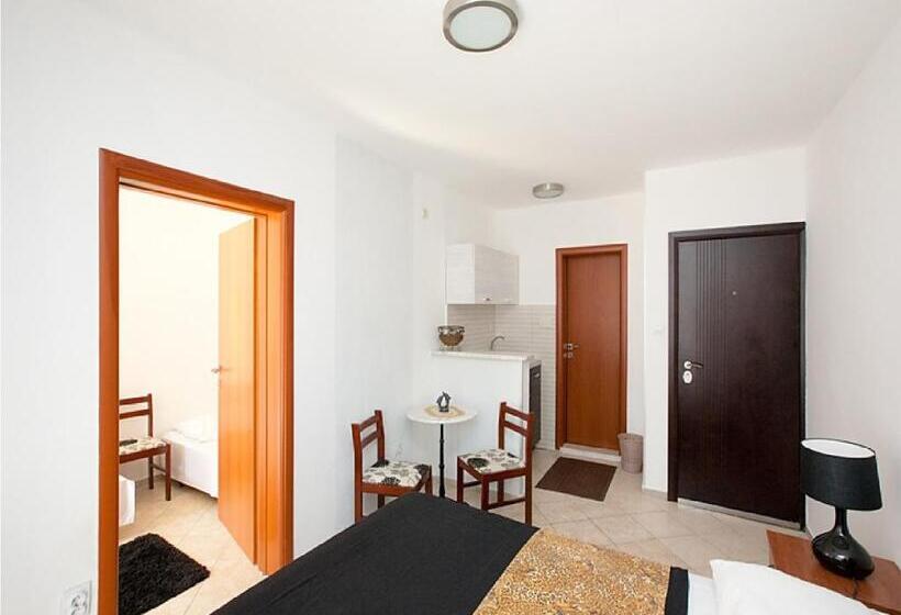 آپارتمان 2 خوابه, Klaris Guest House