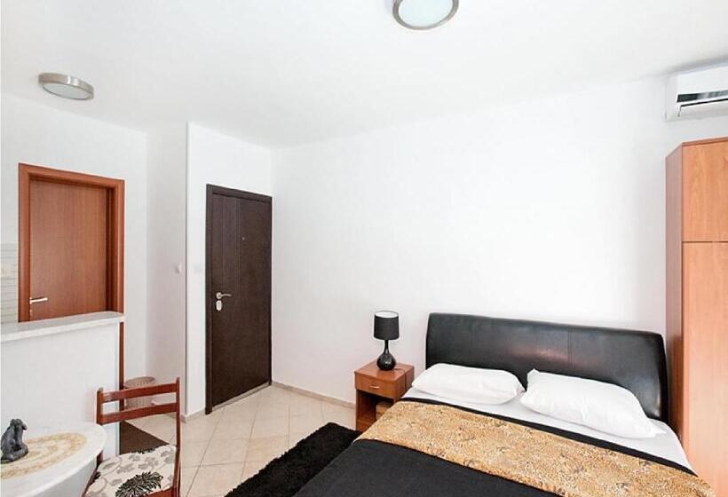 آپارتمان 2 خوابه, Klaris Guest House