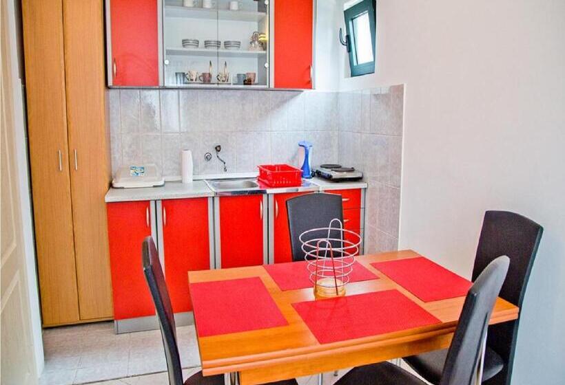 آپارتمان 2 خوابه با بالکن, Klaris Guest House