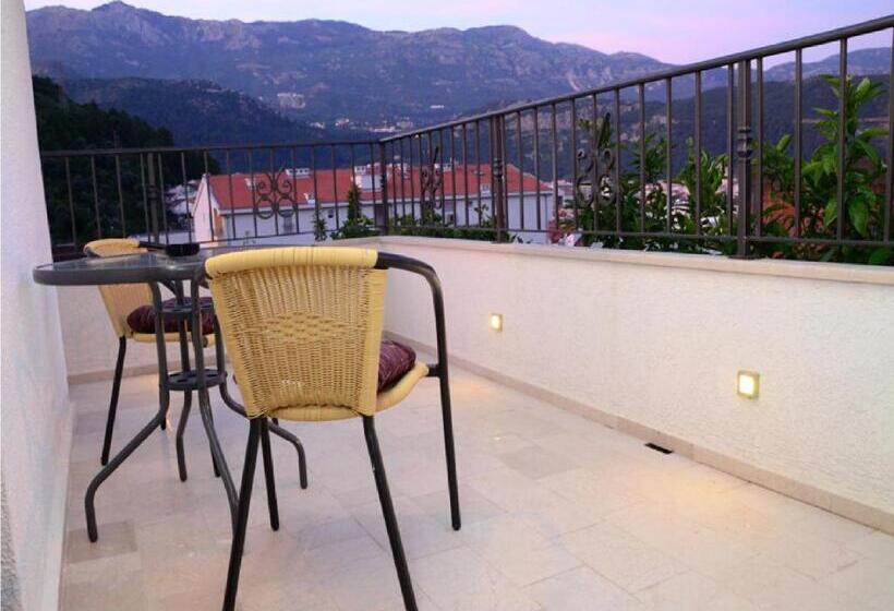 اتاق استاندارد با بالکن, Klaris Guest House