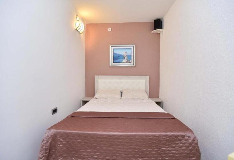 اتاق استاندارد در طبقه همکف, Klaris Guest House