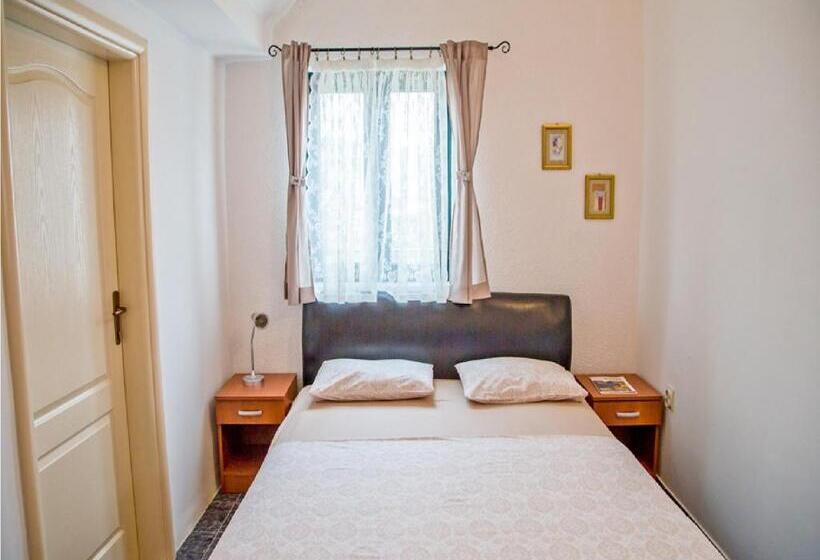آپارتمان 2 خوابه, Klaris Guest House