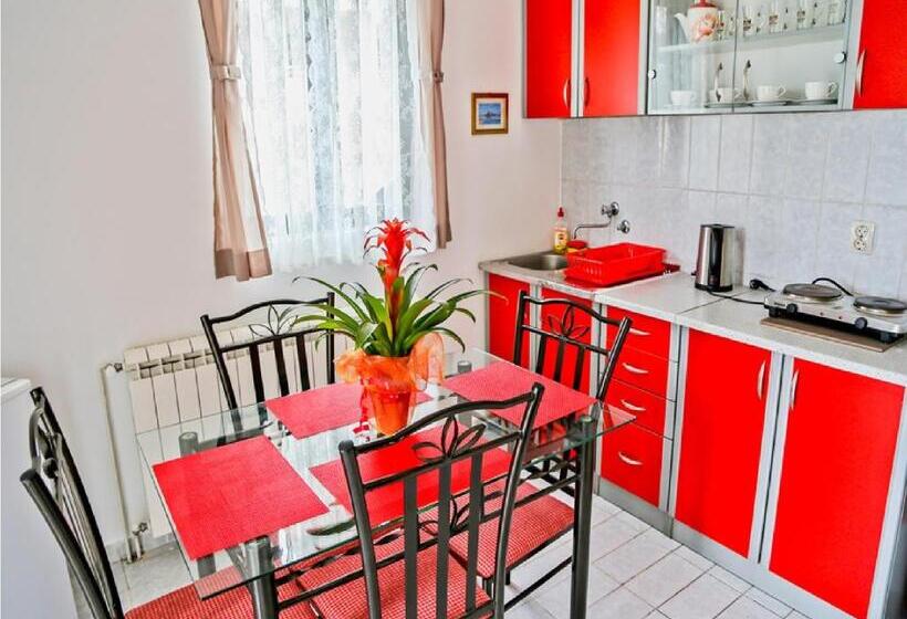 آپارتمان 2 خوابه, Klaris Guest House