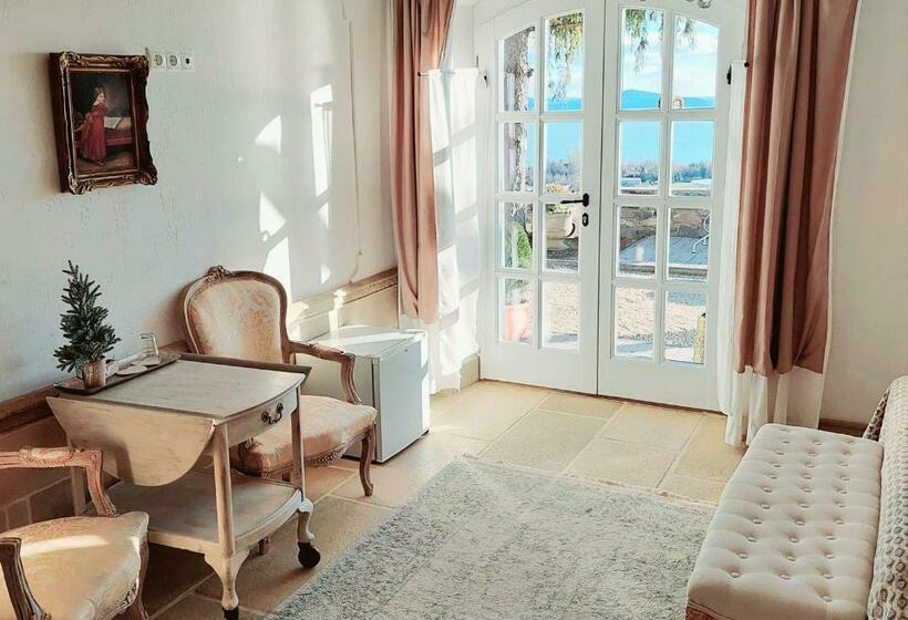 Номер Стандарт Вид на Озеро, Maison Bagatell Badacsony