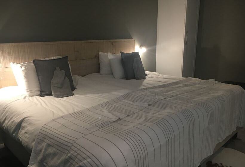 Номер Стандарт, A Stone S Throw Accommodation