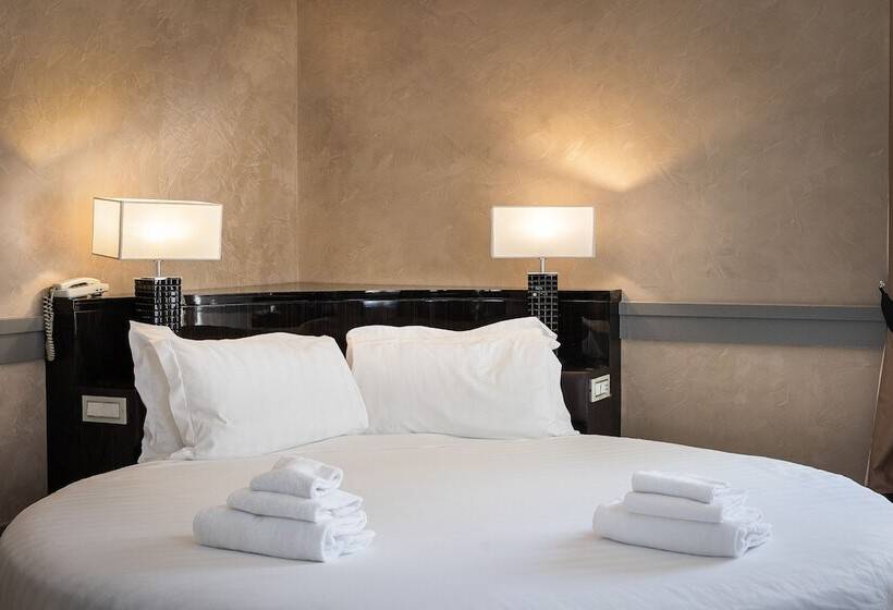 اتاق لوکس, Castellino Roma