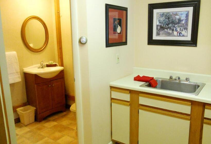 Полулюкс, Vinehurst Inn & Suites