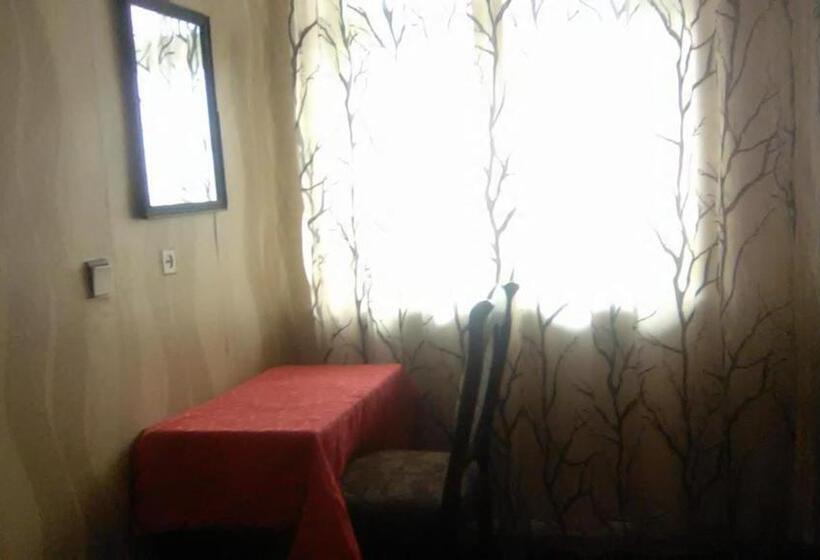 اتاق ساده سه‌ نفره, Kazbegi 1
