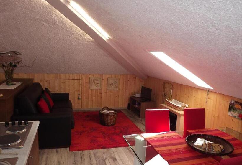 Студия Стандарт, Tenuta I Lecci