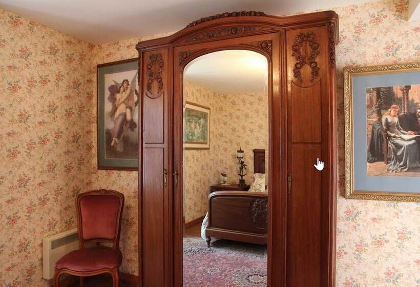 Семейные Апартаменты, The Storyteller Apartment Chateau Le Mur