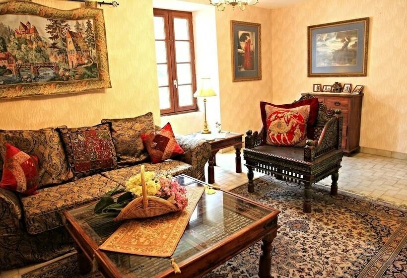 Семейные Апартаменты, The Storyteller Apartment Chateau Le Mur