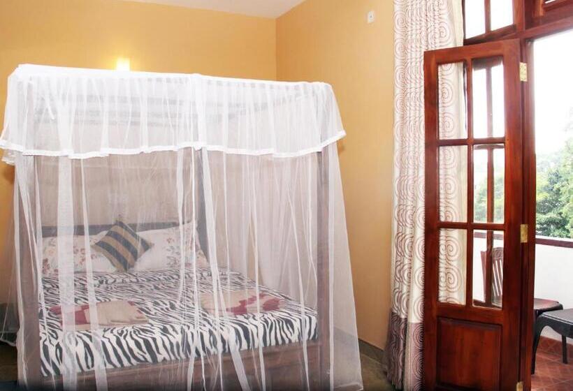 Трехместный Номер Стандарт с Балконом, Club Villa