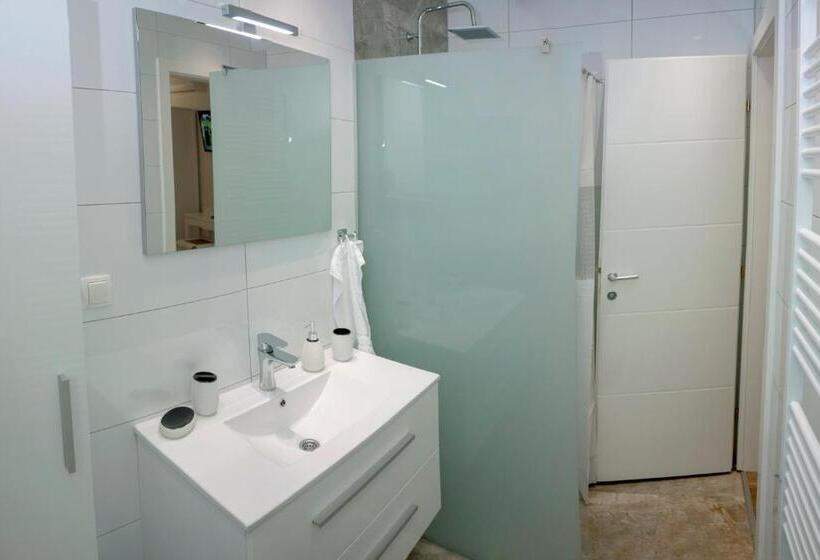 اتاق لوکس, Villa Onix