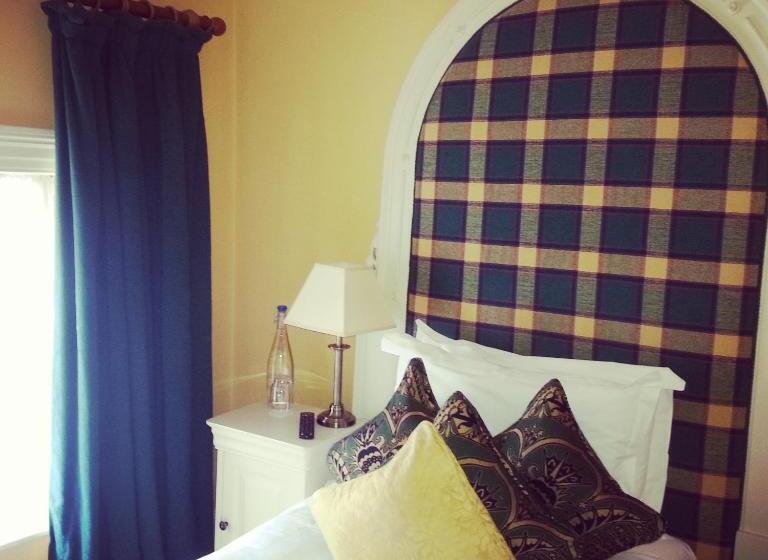 اتاق استاندارد یک نفره, Conyngham Arms Hotel
