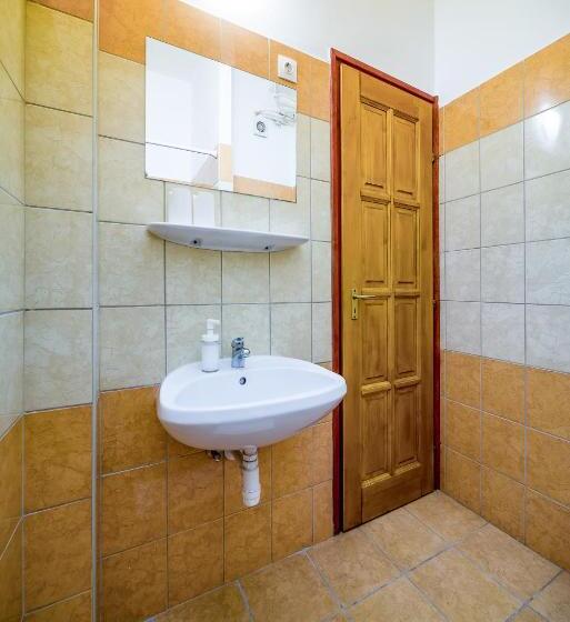 家庭间, Lipicai Hotel és étterem