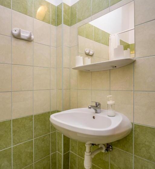 家庭间, Lipicai Hotel és étterem