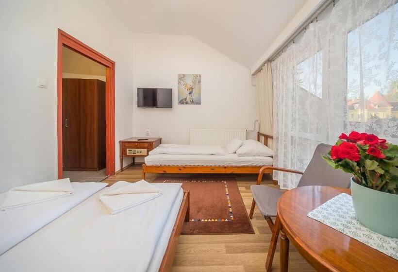 家庭间, Lipicai Hotel és étterem