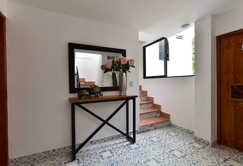 استودیوی استاندارد, Aldea Bella Boutique