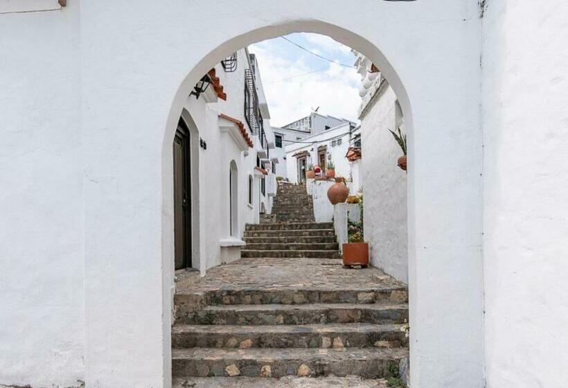 استودیوی استاندارد, Aldea Bella Boutique