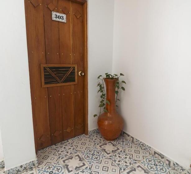 استودیوی استاندارد, Aldea Bella Boutique