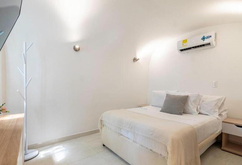 استودیوی استاندارد, Aldea Bella Boutique