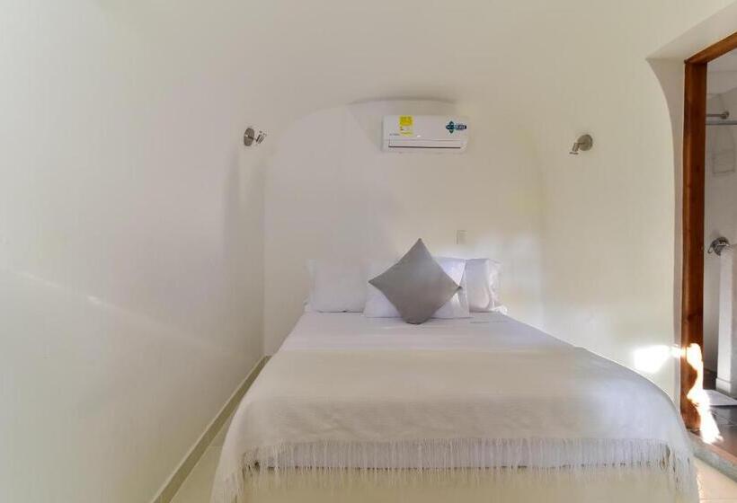 استودیوی استاندارد, Aldea Bella Boutique