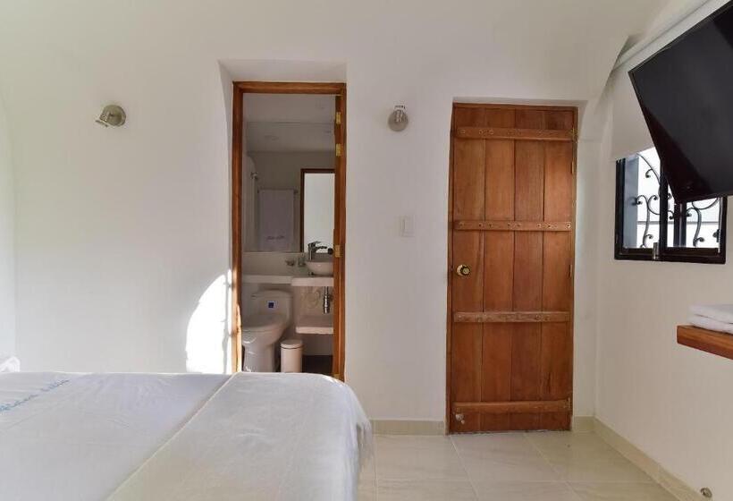استودیوی استاندارد, Aldea Bella Boutique