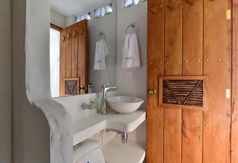 استودیوی استاندارد, Aldea Bella Boutique