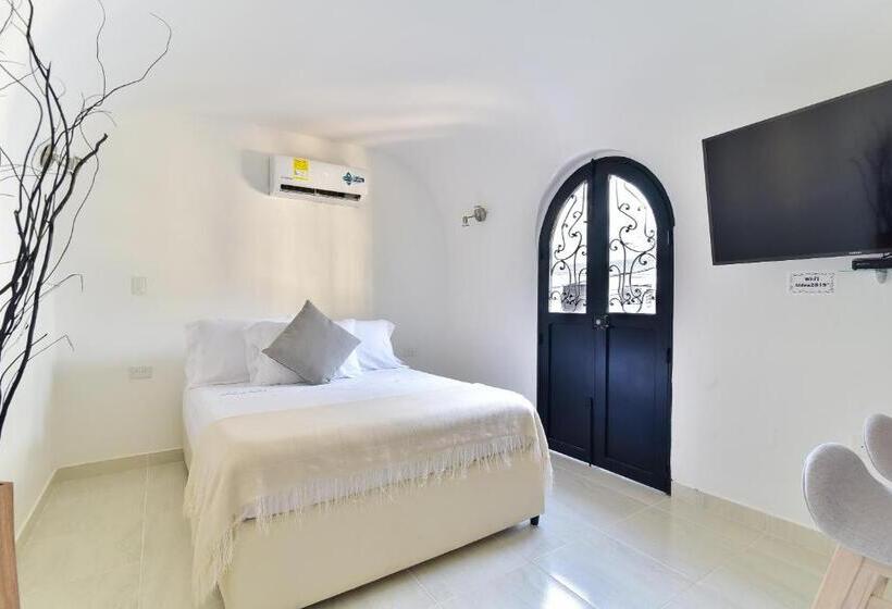 استودیوی استاندارد, Aldea Bella Boutique
