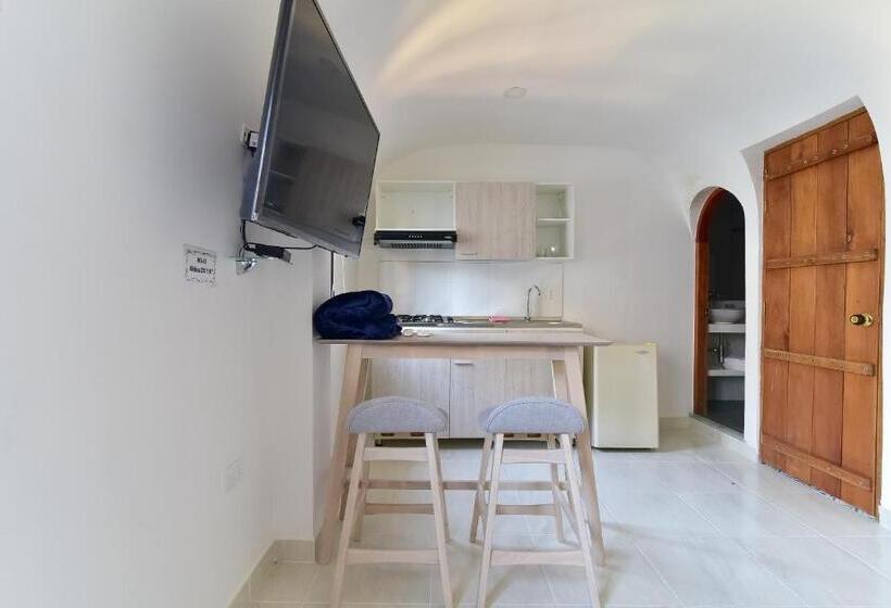 استودیوی استاندارد, Aldea Bella Boutique