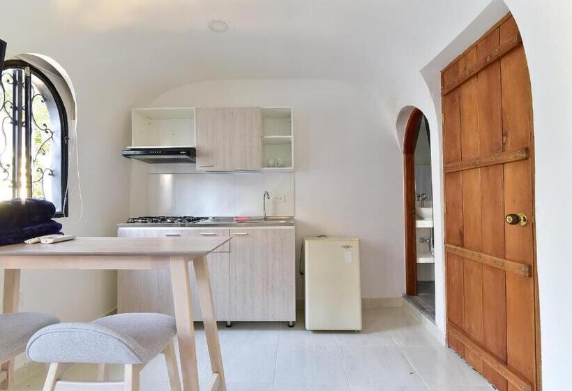 استودیوی استاندارد, Aldea Bella Boutique