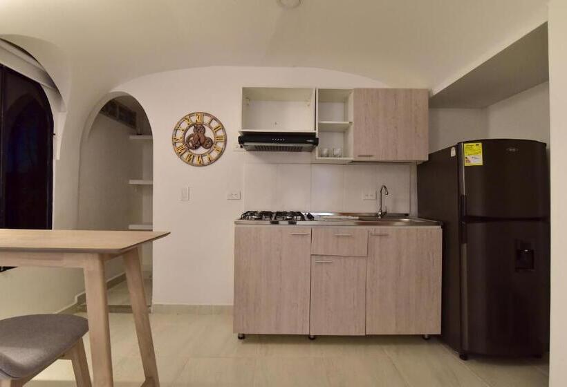 استودیوی استاندارد, Aldea Bella Boutique