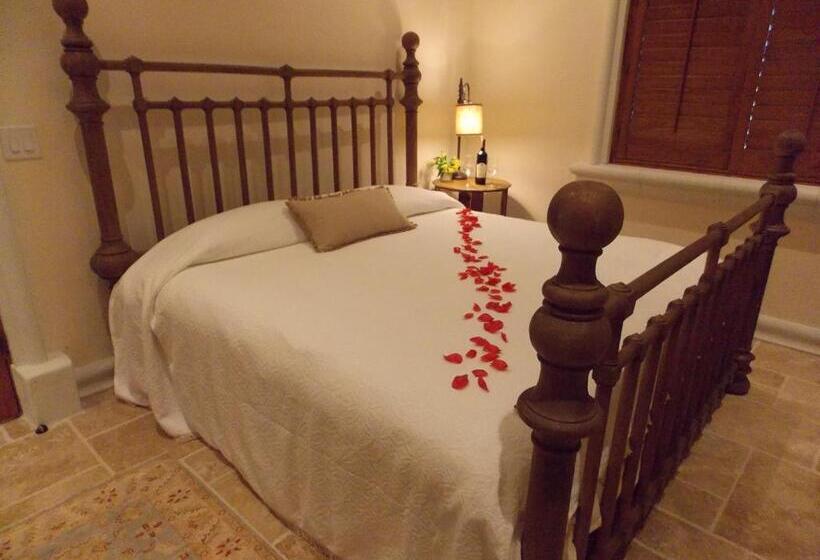 Люкс Deluxe Кровать Кинг, Thorn Hill Vineyards Villa Suites