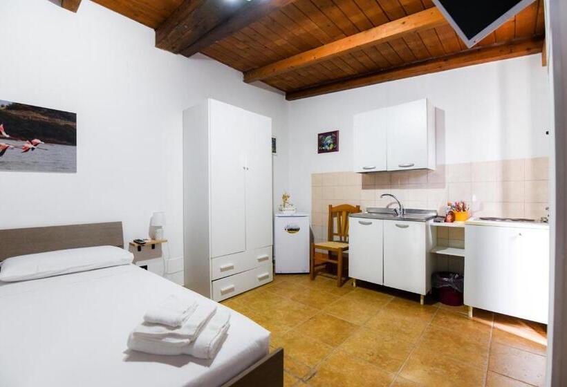 Четырехместный Номер Стандарт, B&b Macchia Mediterranea