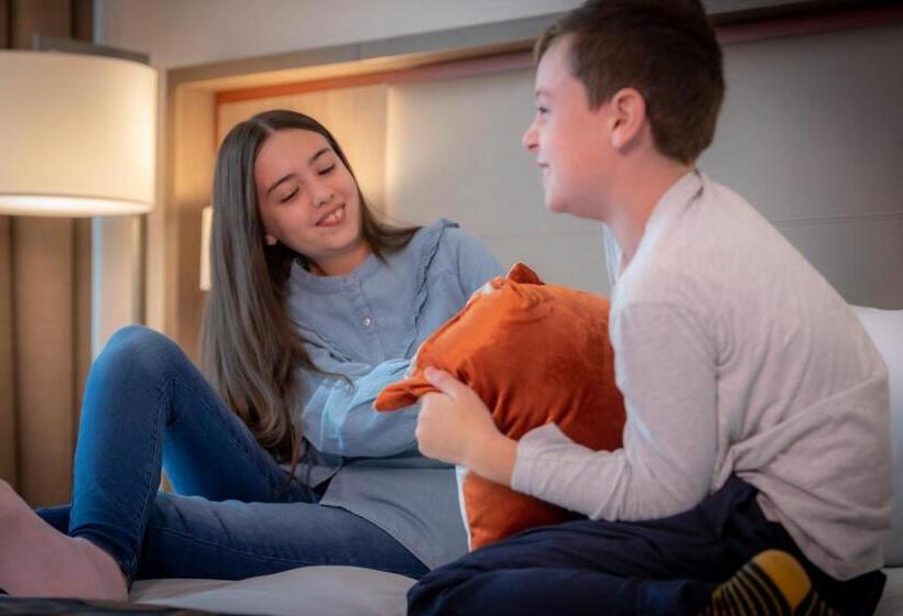 Семейный Номер Deluxe, Clayton Hotel Belfast City