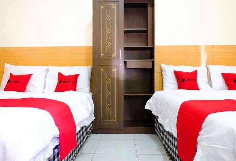 Семейный Номер, Reddoorz Near Stab Syailendra Kopeng