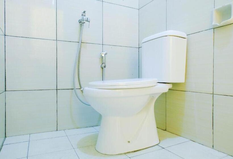 Номер Deluxe, Reddoorz Near Stab Syailendra Kopeng