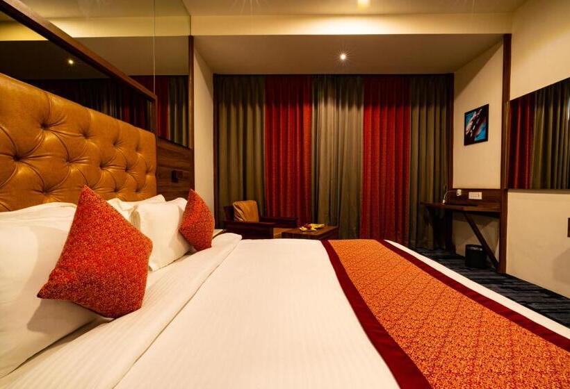 带大床的高级房间, Regenta Inn Morbi