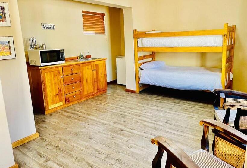 Студия Стандарт, Travalia Guest Farm