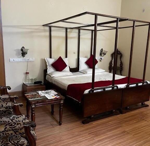 豪华房间, Kstdc Hotel Mayura Pine Top Nandi Hills