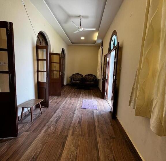 豪华套房, Kstdc Hotel Mayura Pine Top Nandi Hills