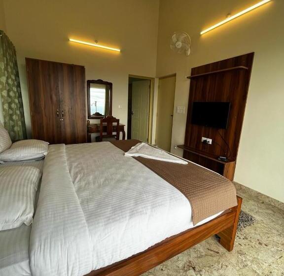带大床的豪华间, Kstdc Hotel Mayura Pine Top Nandi Hills