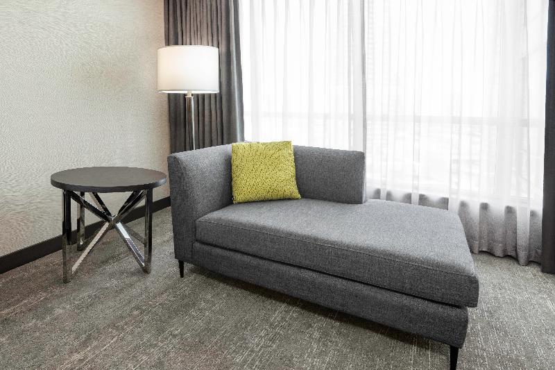 Номер Deluxe, Hilton Vancouver Metrotown