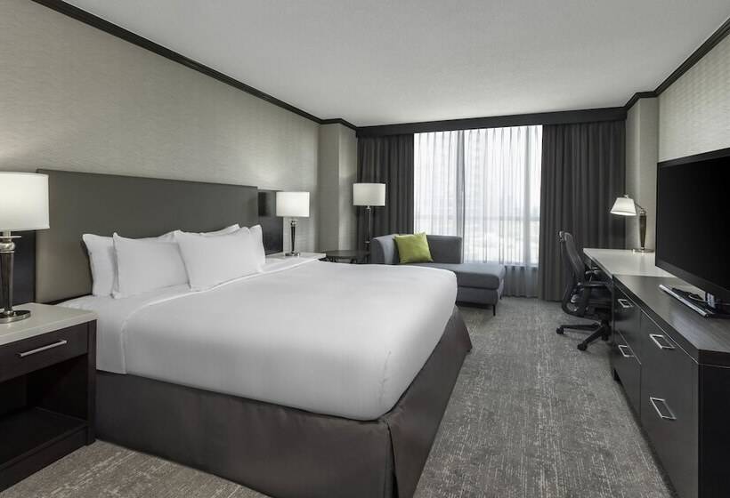 Номер Deluxe, Hilton Vancouver Metrotown